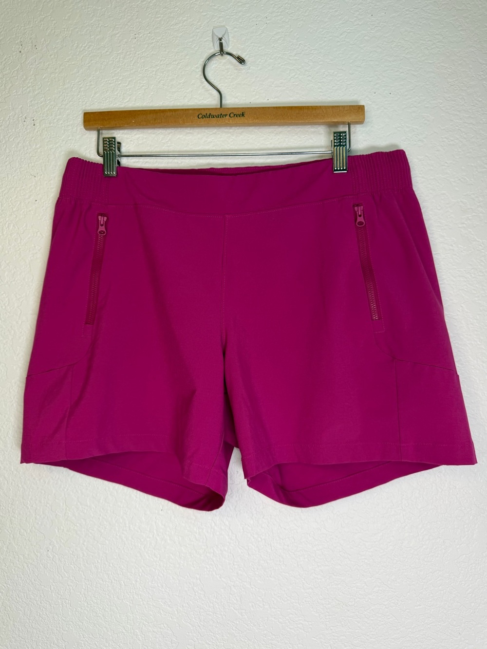 Columbia PFG Tidal II Women’s Magenta Active Shorts with Zipper Pockets, Size L